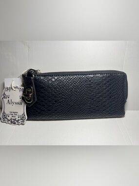 Alyssa Black Textured Zip Wallet
